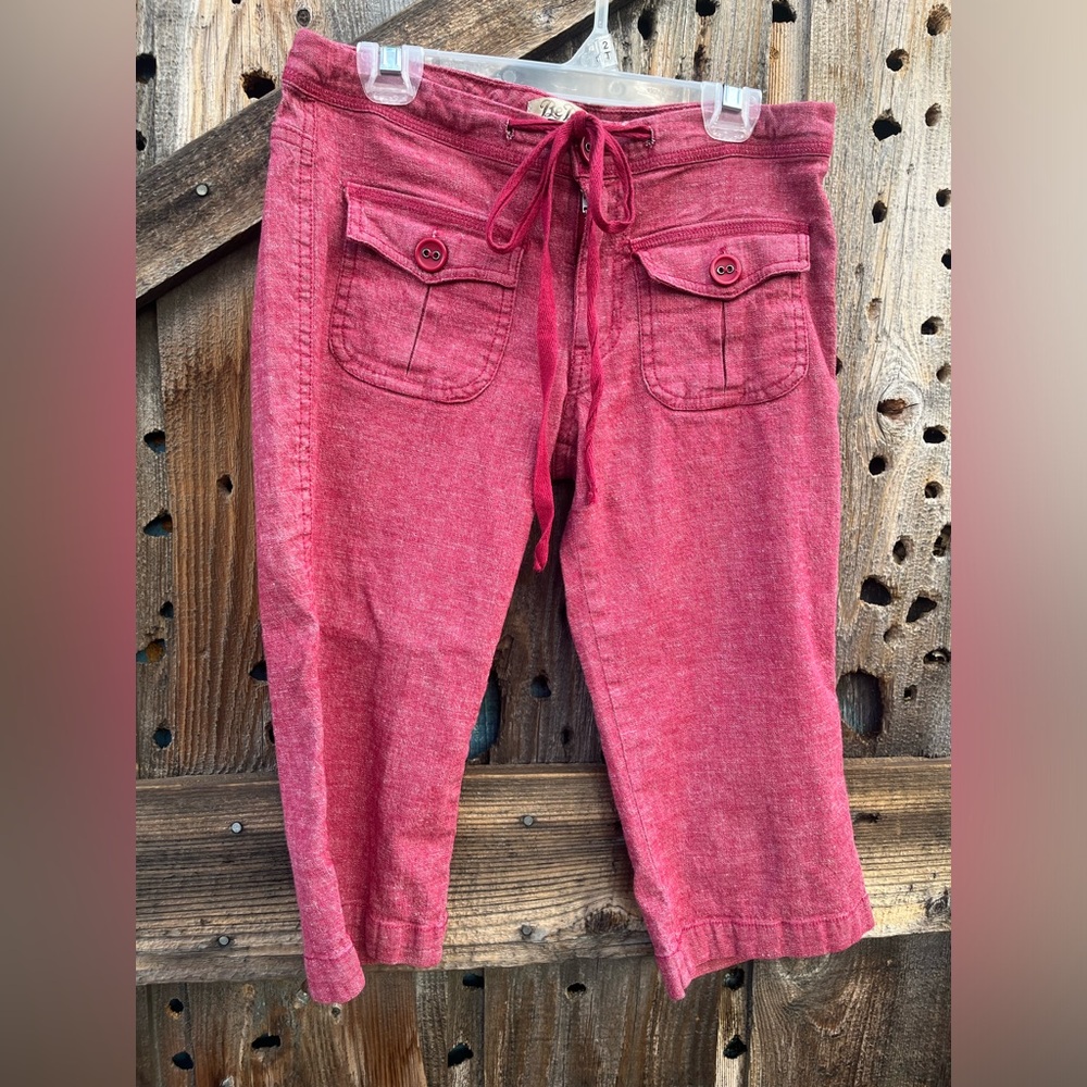 Be Bop Juniors 5 Light Red Capri Pants